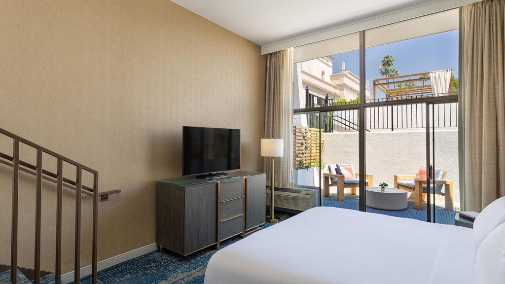 Honeymoon Suite